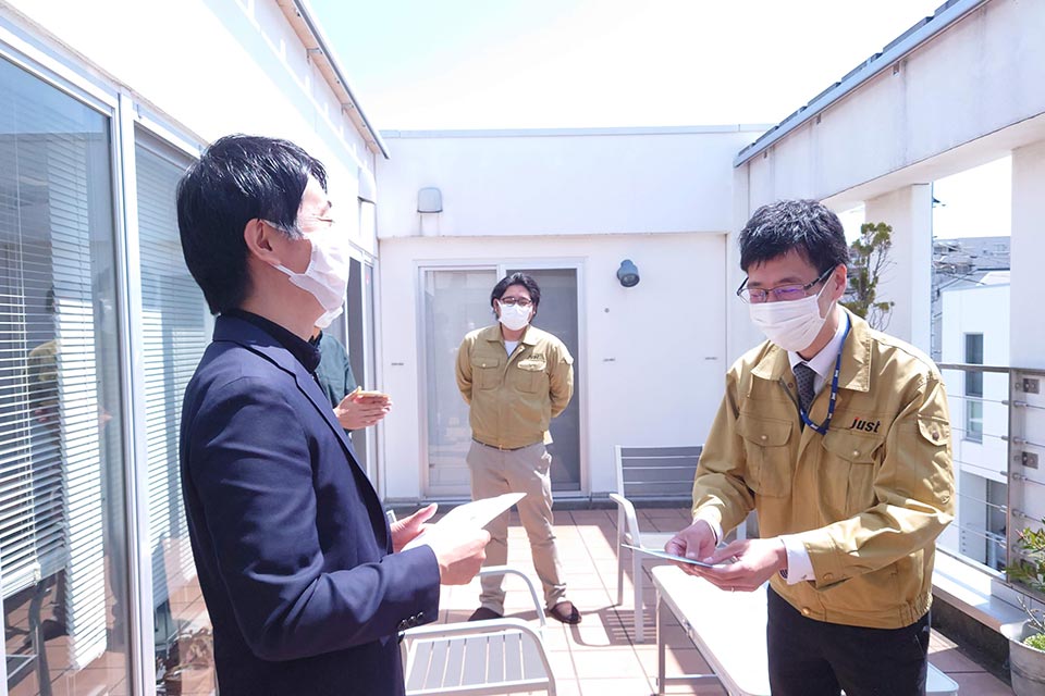 「実は金替さんもほめ上手部門で受賞しました!」「本当ですか!?」