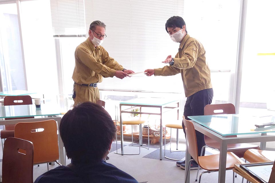 カメラに笑顔をお願いします。