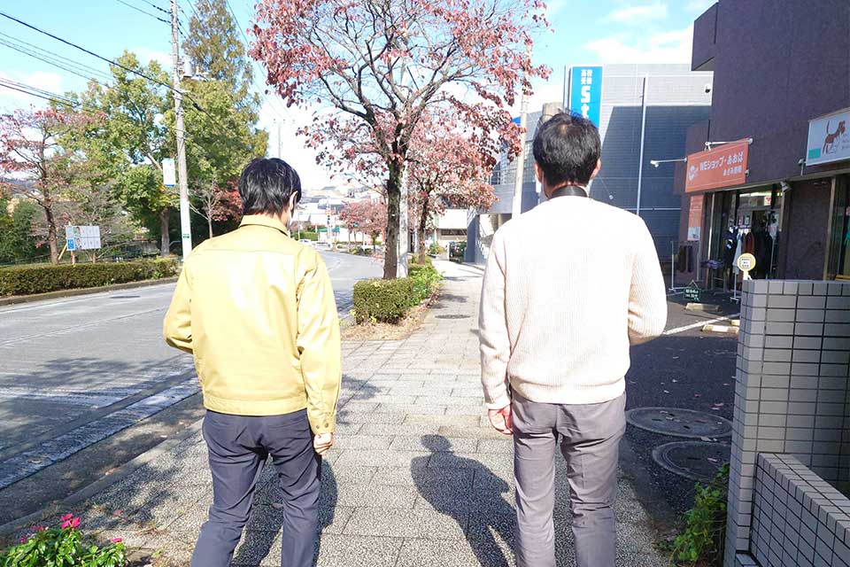 すっかり秋めいてきた中、3号館に向かいます