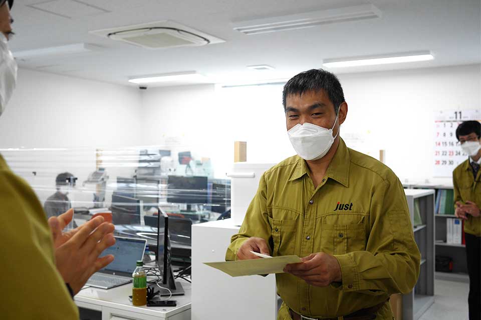 次に青柳さん…