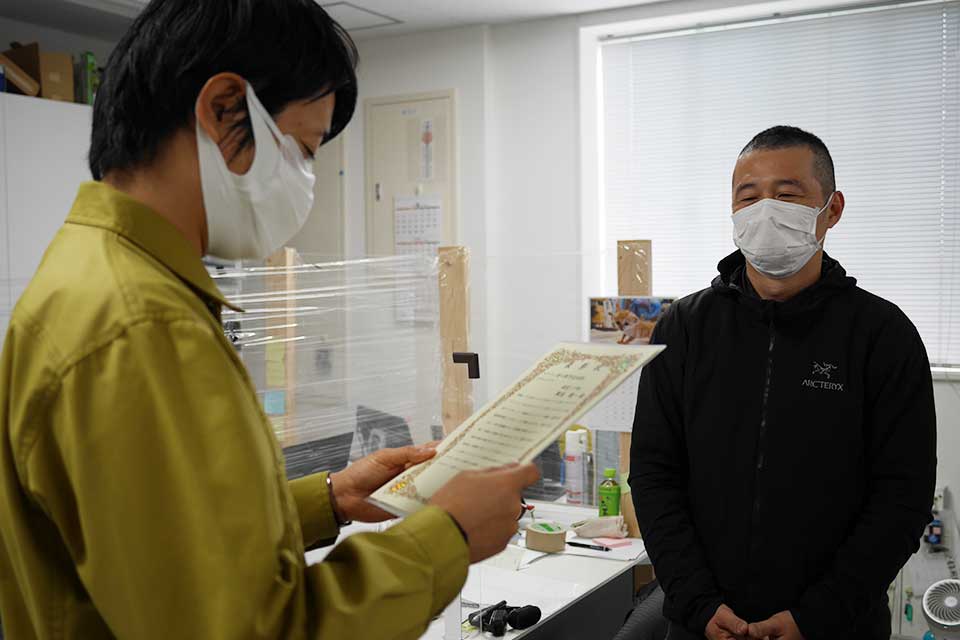 まずは鮫島さん…<br>(………受賞理由長いな………)※受賞理由は推薦文をご覧ください!