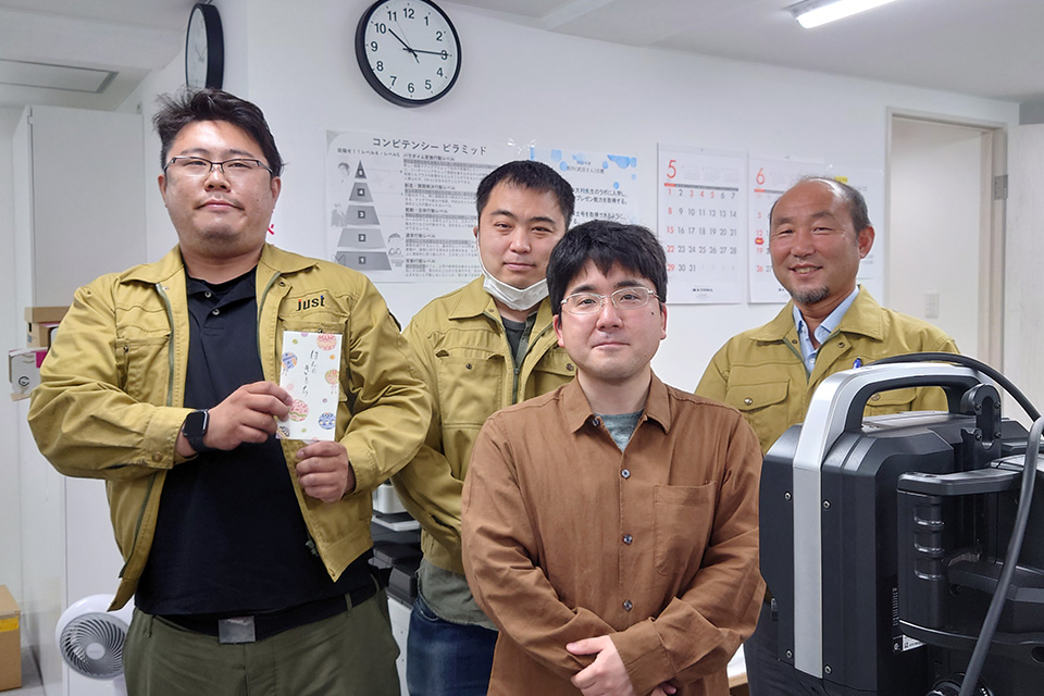 前列は調査診断部財津さん・井上さん、後列のNIT創成研究部武田さん・川越さん…おめでとうございます！
