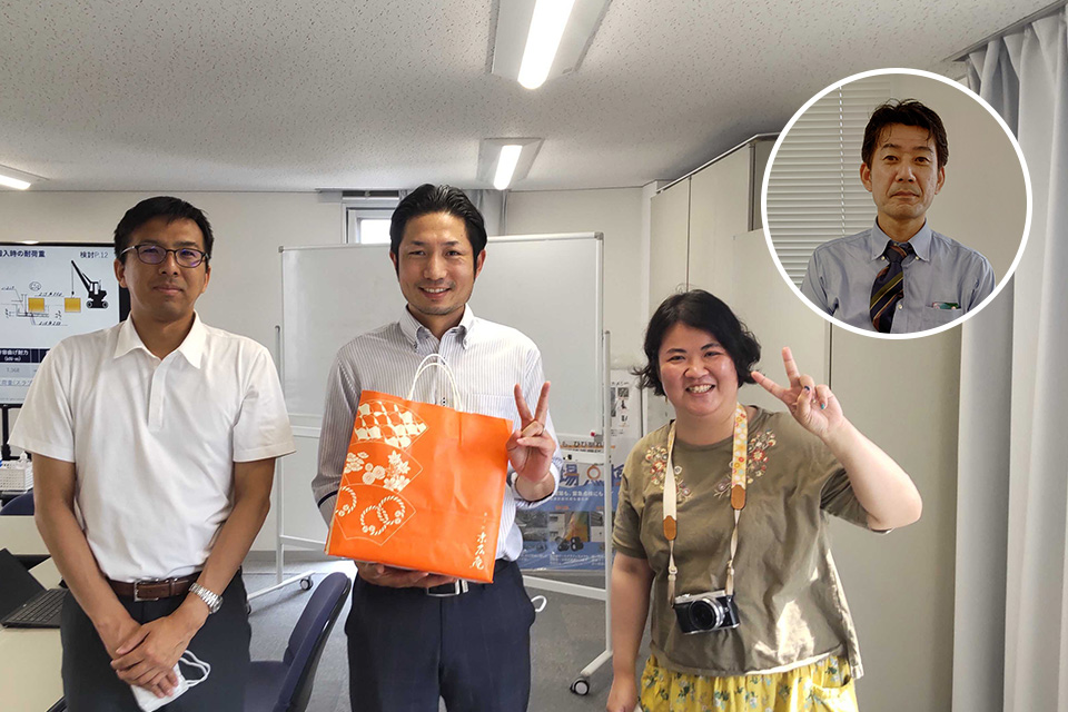 代表して営業2部の北村さん・林さん、イノベの山根さん（写真間に合わず）と楠さん、おめでとうございます！
