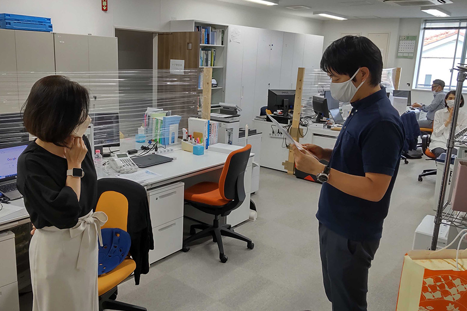 後半戦はスピードアップ！2号館から3号館へ大移動して表彰です。