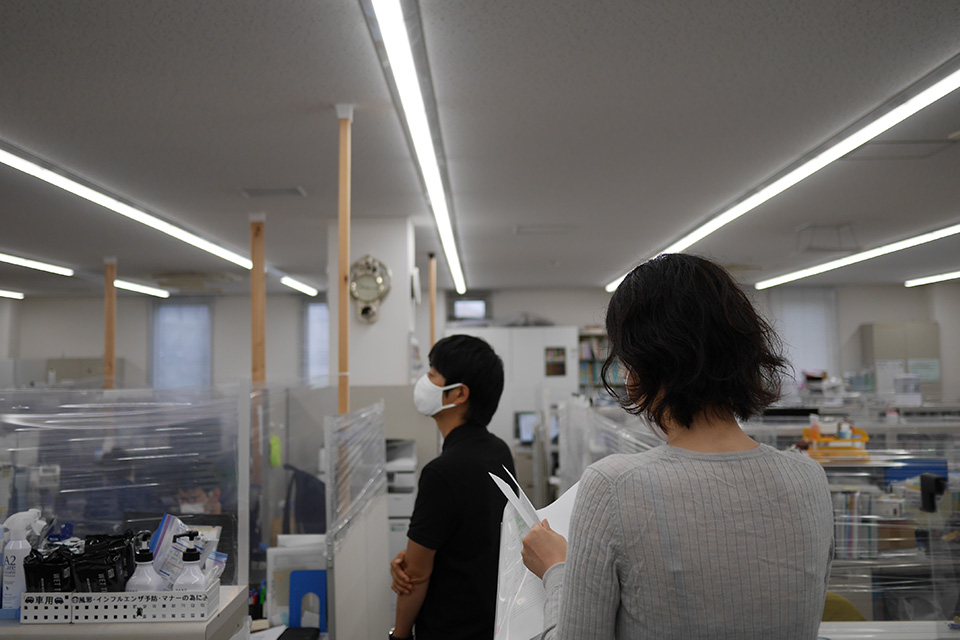 現場に出ていることが多い調査診断部、行ったり来たりしながら受賞者を捜索…