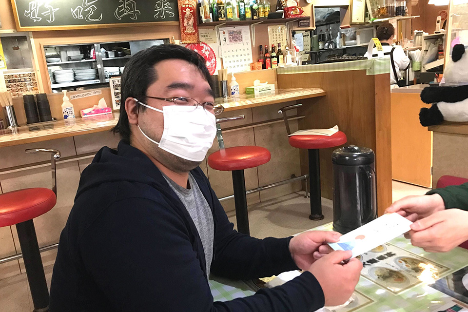 そして2022年3月末で退職された元調査診断部の小林さんへも「猪突猛進！部門」として敢闘賞を受賞。<br>小林さんの地元で案件があった皆さんに託して、ありがとうをお届けいたしました！<br>ジャストでの勤務お疲れ様でした！